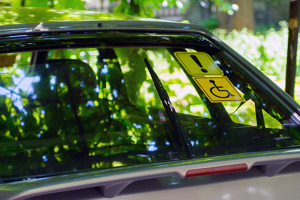 車いす駐車場の正しい使い方と守るべきマナーとは？思いやりが広がる使い方
