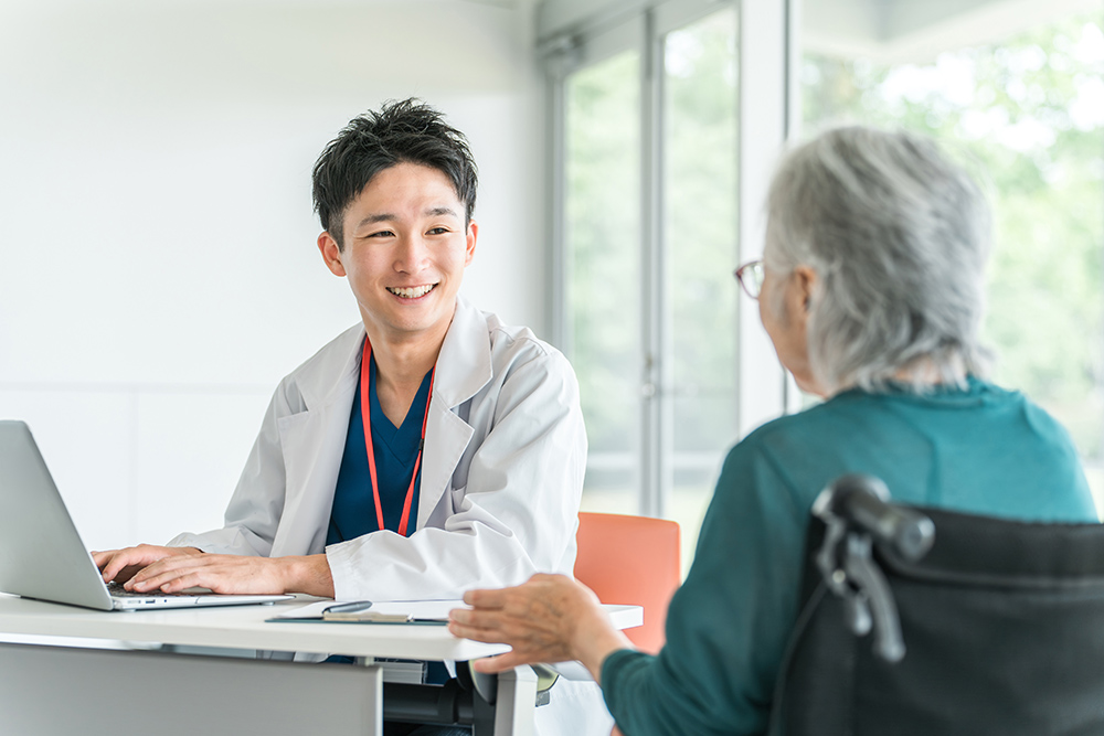 車いすでタクシーを利用するには？一般・介護・UDタクシーの違いと選び方を解説