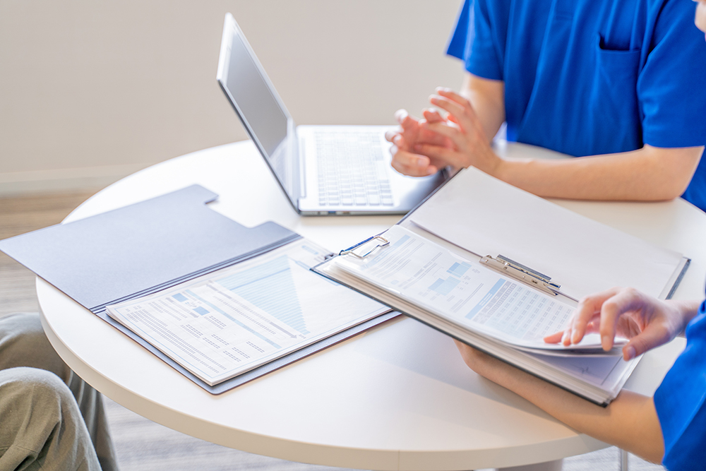 車いすでのヒヤリハット事例と再発防止策｜介護・医療現場のための安全ガイド