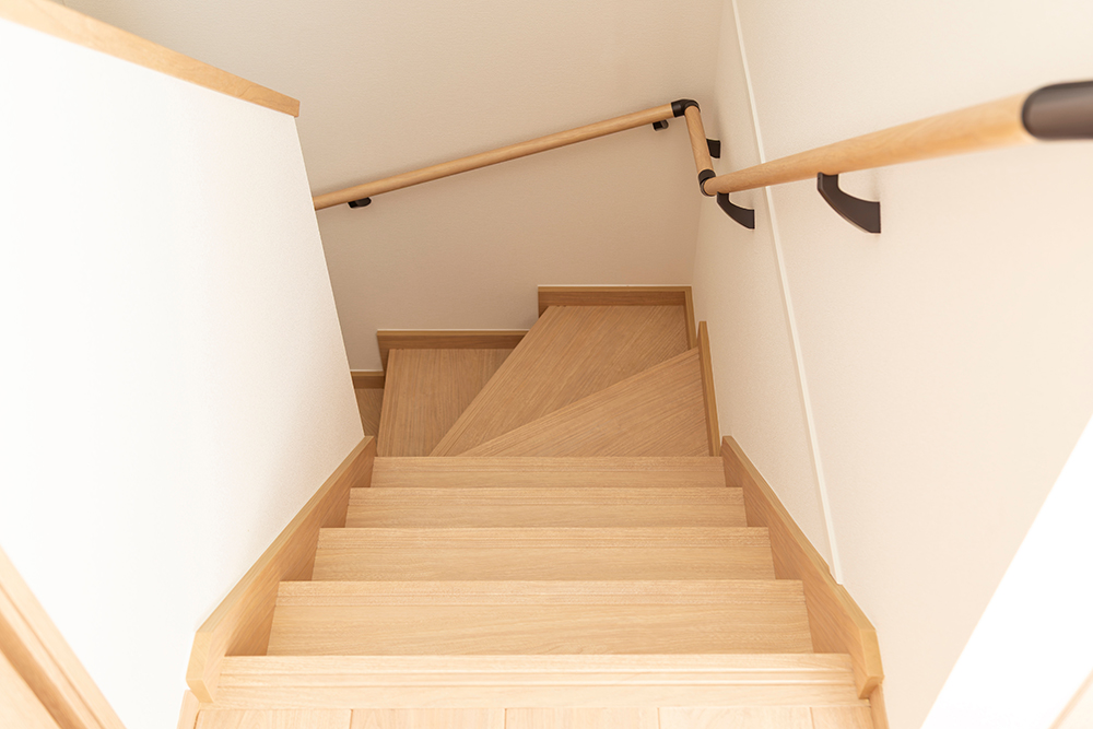 バリアフリー 階段を自宅に取り入れるためのポイントと費用ガイド