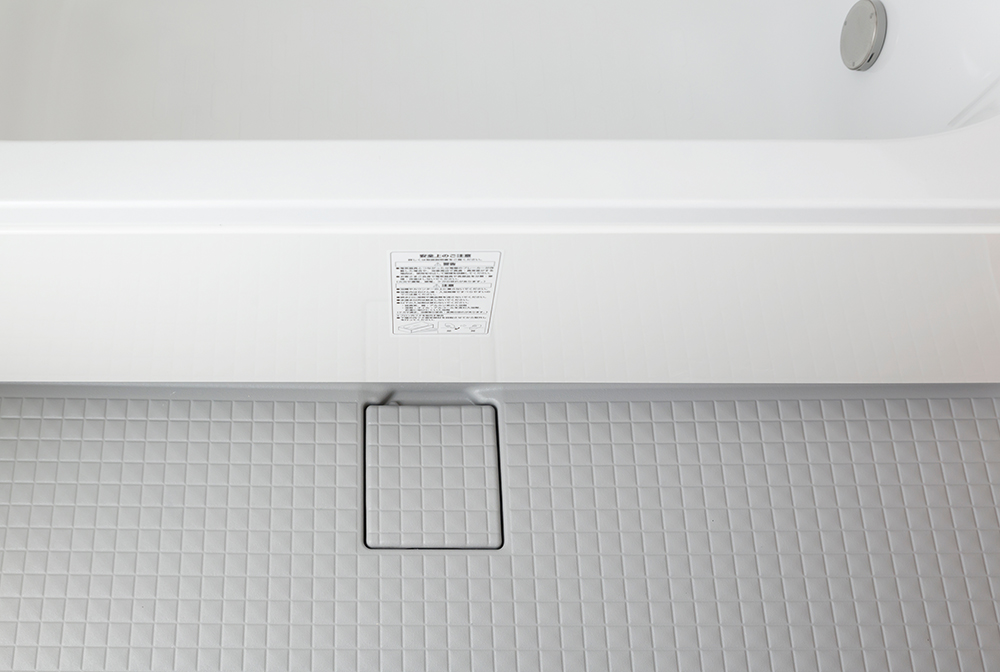 バリアフリーな浴槽の「またぎ」設計と安全な選び方