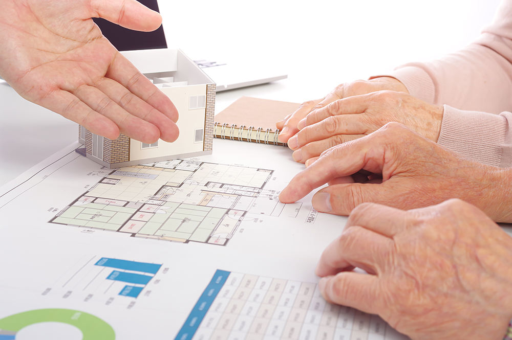 バリアフリーな浴槽の「またぎ」設計と安全な選び方